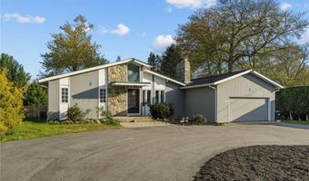 37 Pinewood Dr, North Providence, RI 02904
