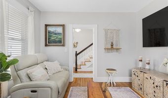 5 Conrad Ct, Newport, RI 02840