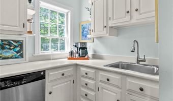 97 Narragansett Ave C4, Newport, RI 02840