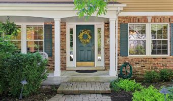 305 BUCKINGHAM Dr, Algonquin, IL 60102