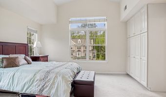 4 Cambridge Dr 4, Danbury, CT 06811