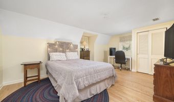 16 Iron Gate Ln, Cromwell, CT 06416