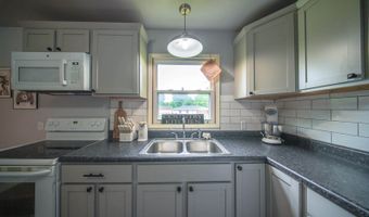 213 E Radio Ln, Arkansas City, KS 67005
