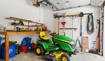 9 Hubbard Rd, Amherst, NH 03031