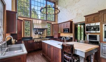 14 Leroy Ave, Newport, RI 02840