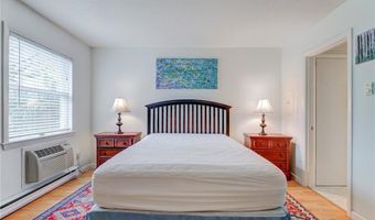 364 Bellevue Ave 4-D, Newport, RI 02840