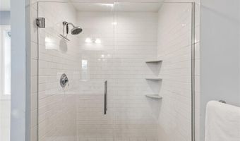 76 Woods Ln, Cranston, RI 02921