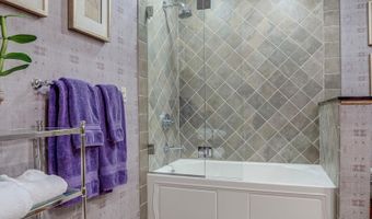 6 Williamsburg Ln, Bedford, NH 03110