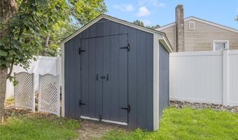6 LARKSPUR Rd, Warwick, RI 02886
