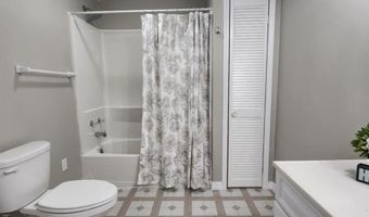 430 N Simon St, Ada, OH 45810