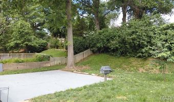 874 Hollyridge Dr, Ballwin, MO 63011