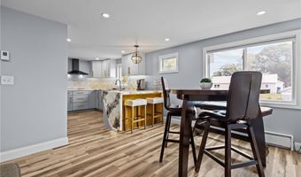 137 Overlook Dr, Warwick, RI 02818