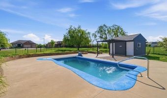 601 Stone Lake Cir, Augusta, KS 67010