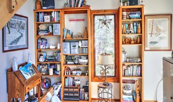 51 FORREST St, Basye, VA 22810