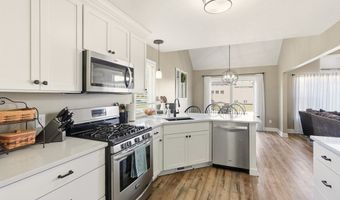 617 Eaton Dr, Aurora, OH 44202