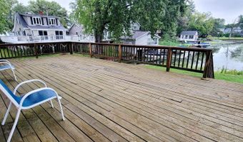41511 N Country Club Dr, Antioch, IL 60002