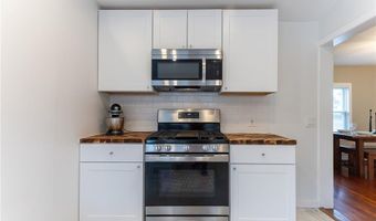 17 Oak Ave, East Providence, RI 02915