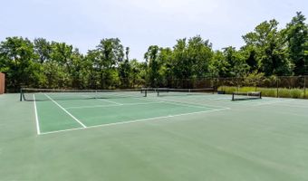 2102 CHESAPEAKE HARBOUR Dr E, Annapolis, MD 21403