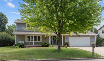 1330 N BRIARCLIFF Dr, Appleton, WI 54915