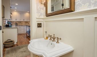 2012 Broad St, Camden, SC 29020