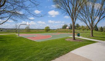 3 BLACKWOLF Ct, Algonquin, IL 60102