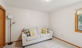 32335 Wildwood Dr, Adel, IA 50003