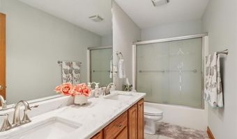 1019 11th Ave SE, Altoona, IA 50009