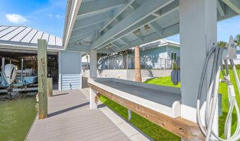 140 BAY HARBOR Dr, Aransas Pass, TX 78336