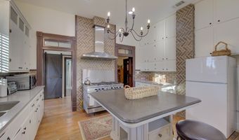 405 W Avenue E, Alpine, TX 79830
