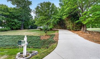 697 Graceland Dr, Asheboro, NC 27205