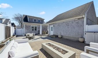 67 Caswell St, Narragansett, RI 02882