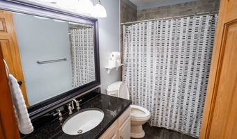 1105 Cherrywood Ln, Aberdeen, SD 57401