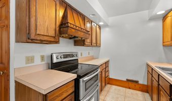 706 26th St, Allegan, MI 49010