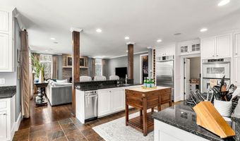 17 Canterbury Ln, Bedford, NH 03110