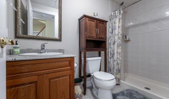 15 Logging Trail Ln, Brookfield, CT 06804