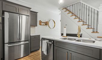 982 Highland St, Columbus, OH 43201