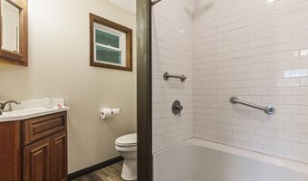 1307 S Washington Ave, Aurora, MO 65605
