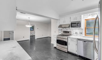 19 CENTER St, Barnegat, NJ 08005