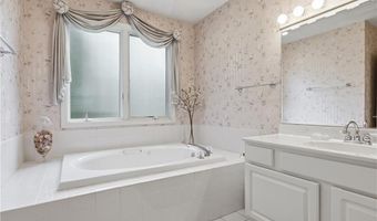 7 Foxwood Dr, Lincoln, RI 02865