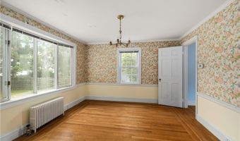 10 Pelham Pkwy, North Providence, RI 02911