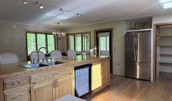 498 Town Line Rd, Bennington, VT 05201