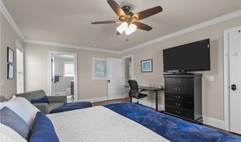 5 Lowndes St, Newport, RI 02840