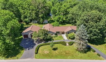 6926 Woodridge Dr, Avon, IN 46123