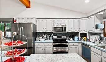 17 Basswood Ct, Albrightsville, PA 18210