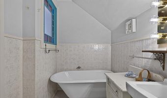 104 Front St, Belfast, ME 04915