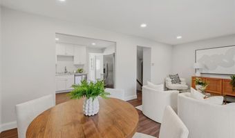 2373 Hiddengarden Ct, Ballwin, MO 63021