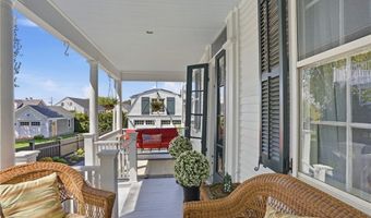 693 Hope St, Bristol, RI 02809