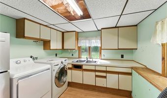 130 S Niantic Dr, Charlestown, RI 02813