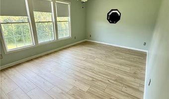 125 Goldenrod Dr, Middletown, RI 02842