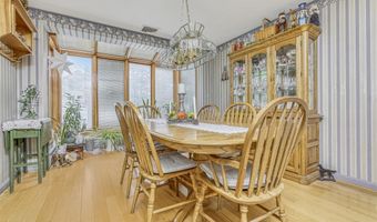 5 Woodland Pl, Airmont, NY 10952